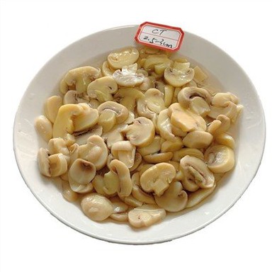 Soolvees viilutatud seened tünnis